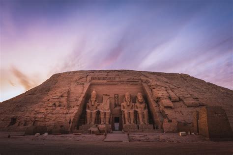  Abu Simbel: Mistyczne Świątynie Oślepione Słońcem!