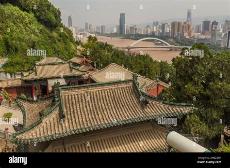 Białe Pagoda - Mistyczny symbol Lanzhou i punkt obserwacyjny nad Huang He!