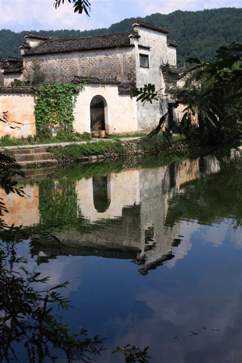 Hongcun, Piękna Wieś Wodnych Kanałów i Tradycyjnych Domów!