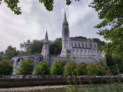 Museo de la Virgen ni Lourdes: Świątynia cudów i perełka architektoniczna!