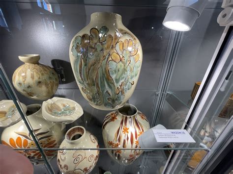  Muzeum Porcelany w Jingdezhen - Zabytkowe Dziedzictwo Ceramiki i Niesamowite Tworzenie Sztuki!