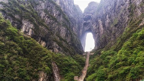 Jaskinia Tianmen - Tajemnicza Perła w Sercu Góry Tianmenshan!